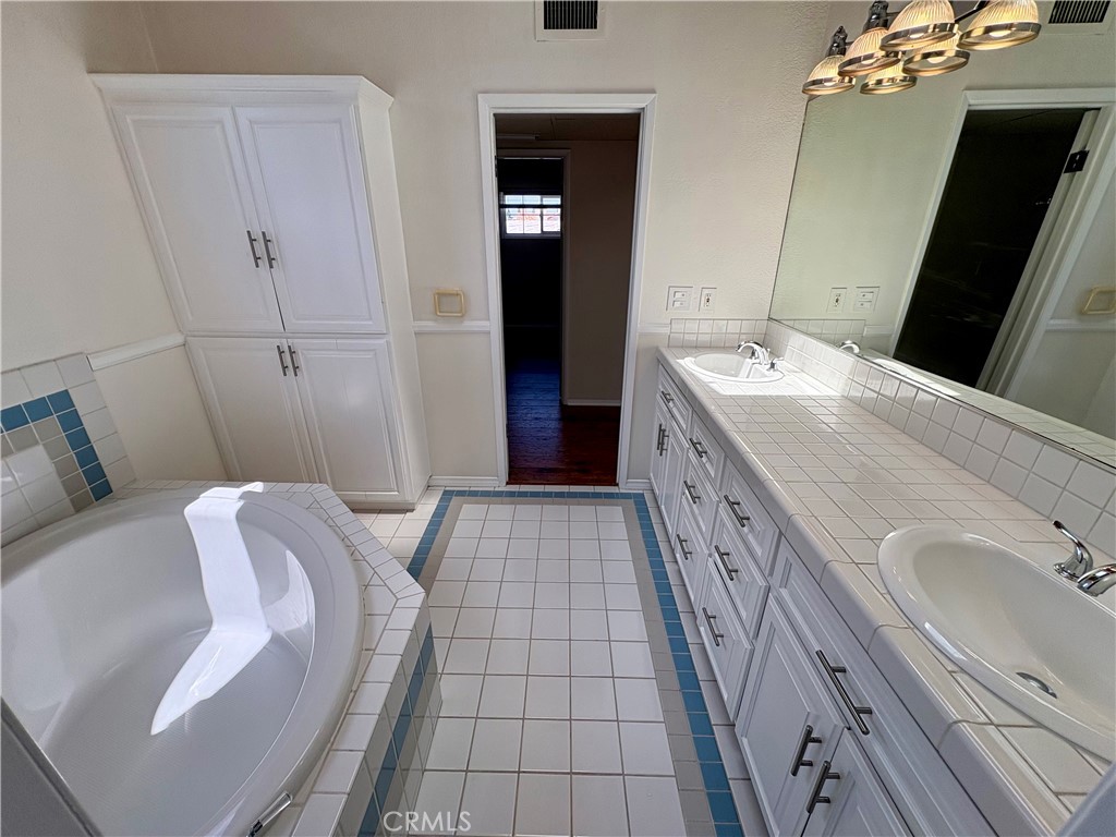 2000 Harkness Street Property Photo 20