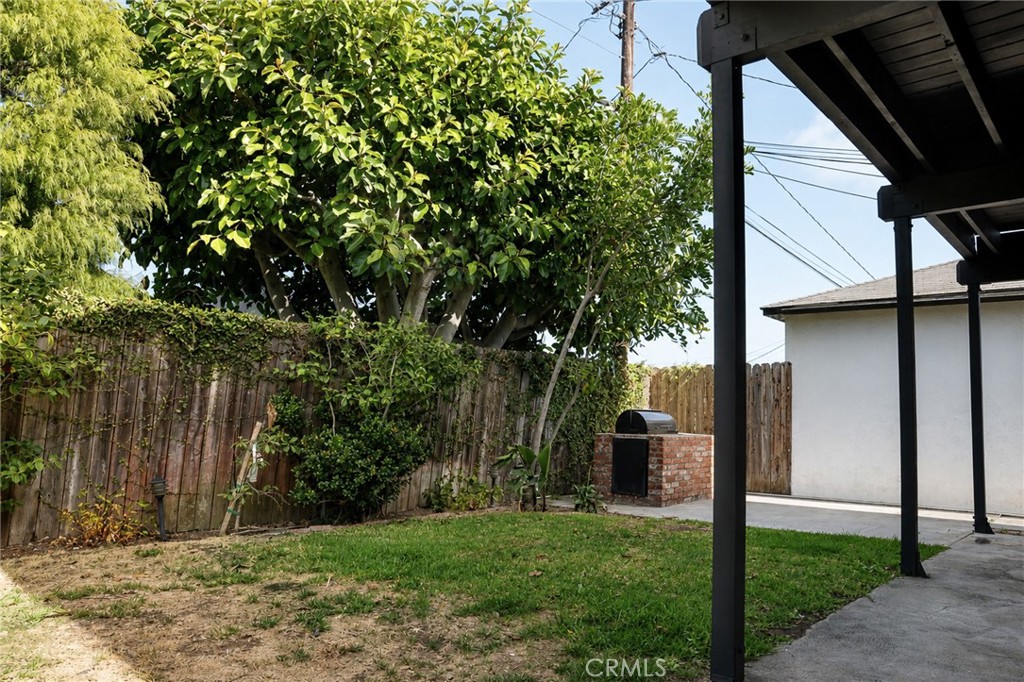 2000 Harkness Street Property Photo 21