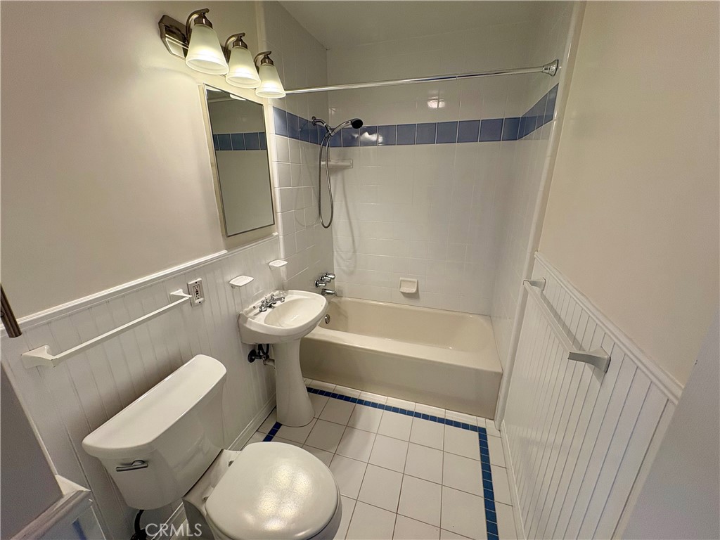 2000 Harkness Street Property Photo 27