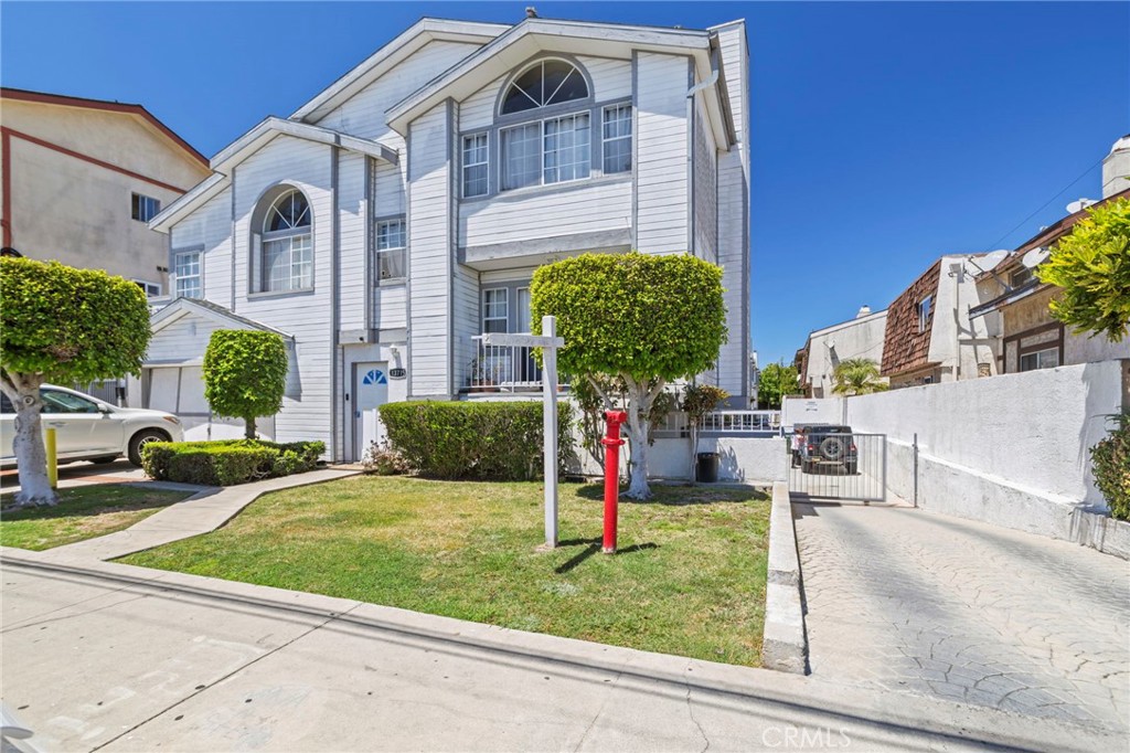 13729 Doty Property Photo 1