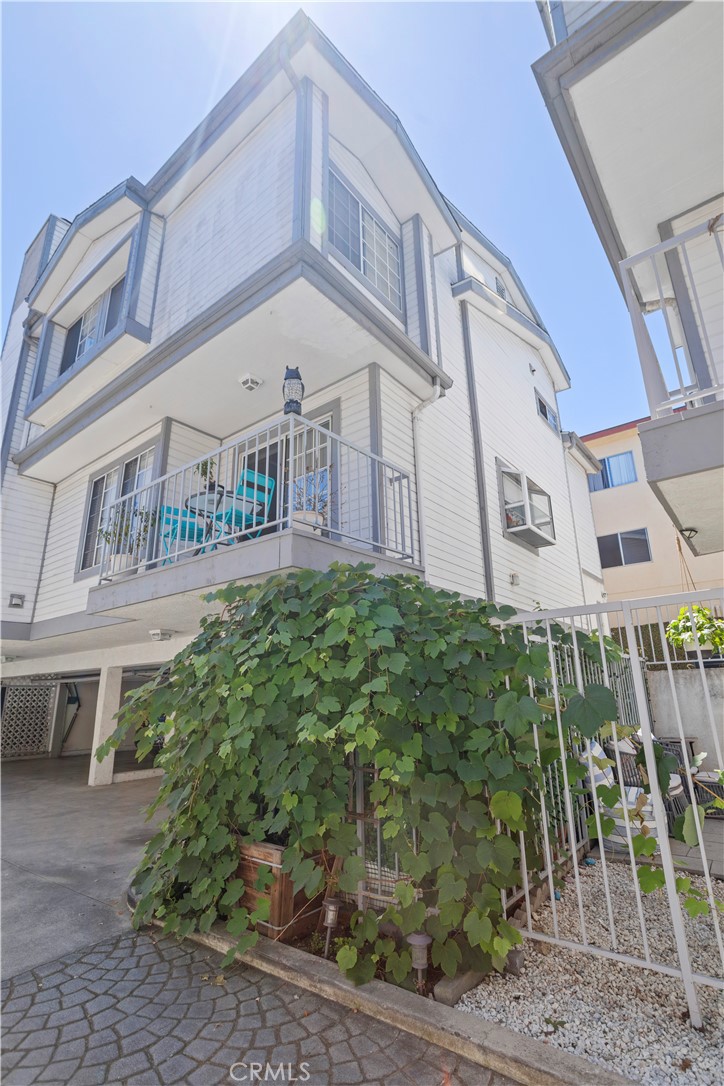 13729 Doty Property Photo 3