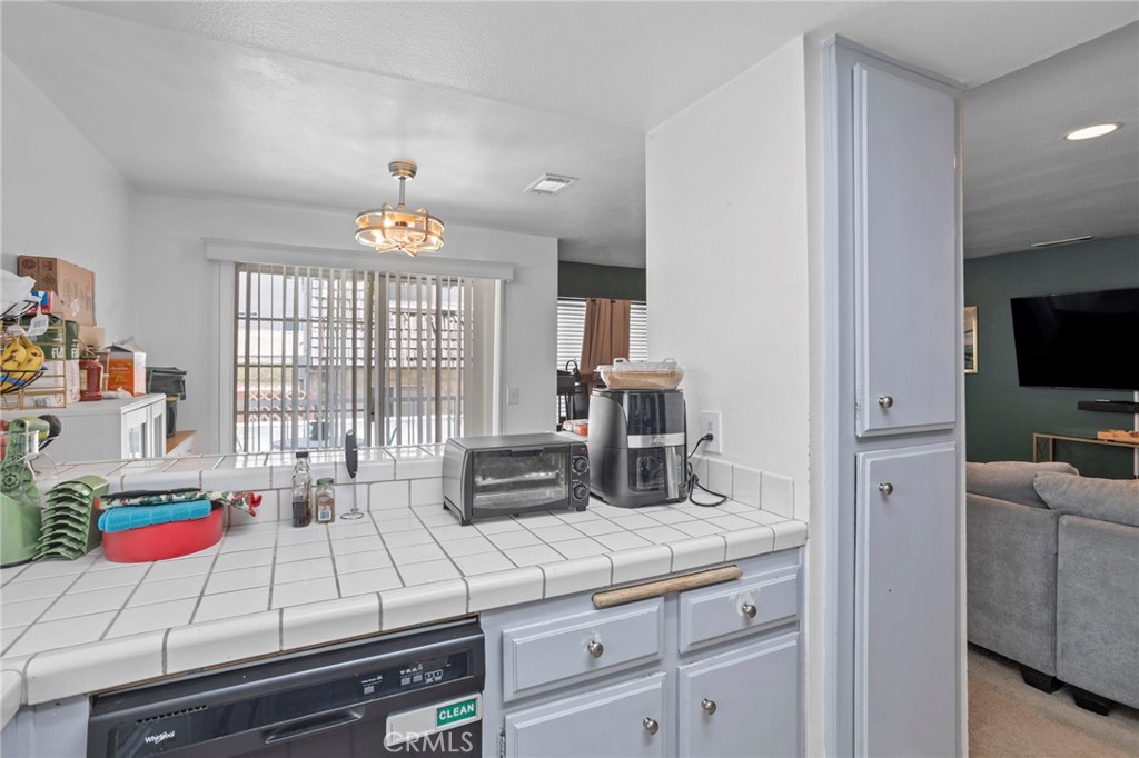 13729 Doty Property Photo 9