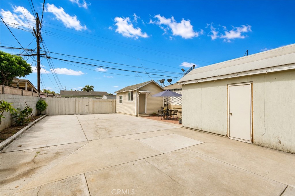 1206 E Cruces Property Photo 2