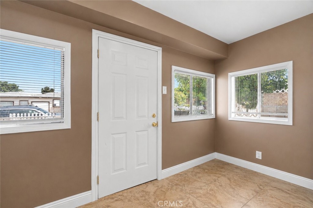 1206 E Cruces Property Photo 4