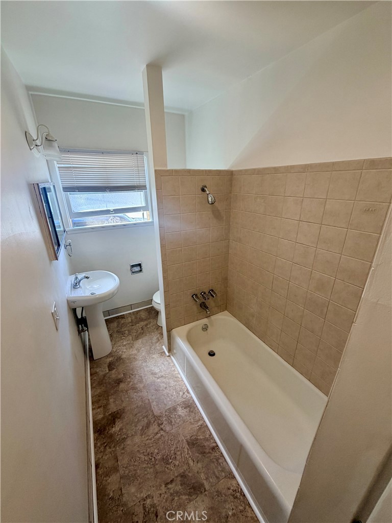 751 W 26th Property Photo 17