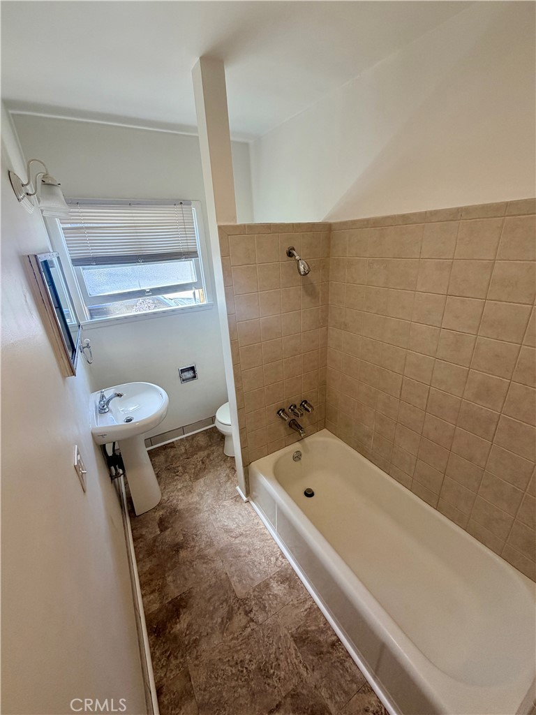 751 W 26th Property Photo 18