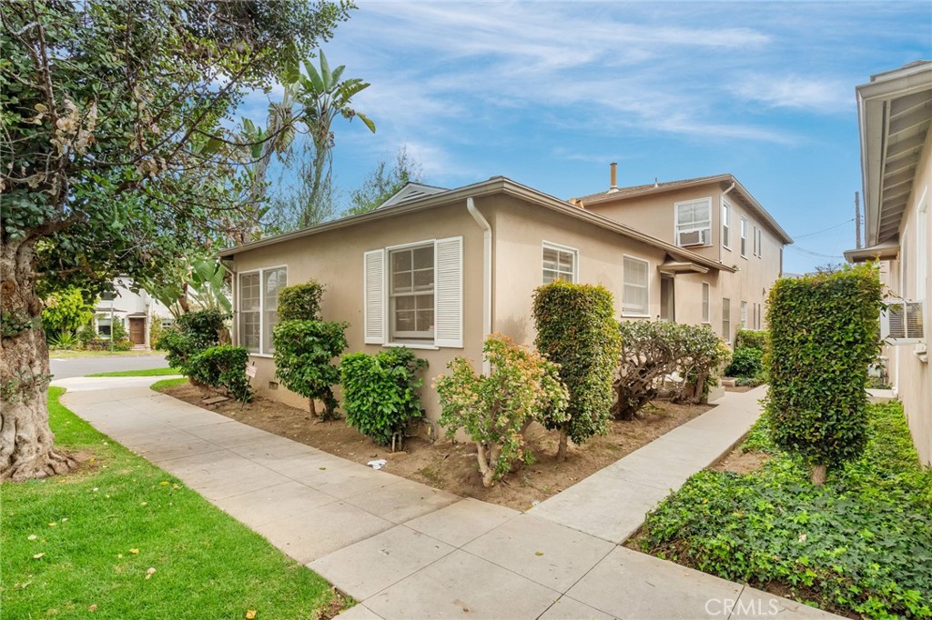 1231 Devon Avenue Property Photo 4