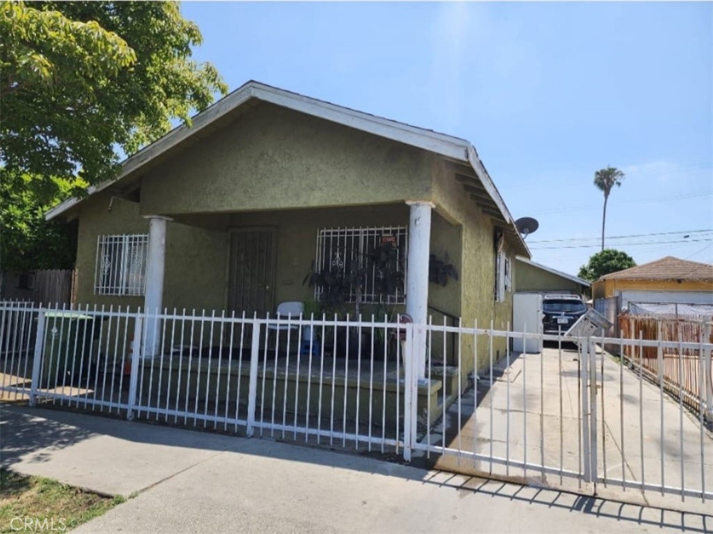 222 E Century Property Photo