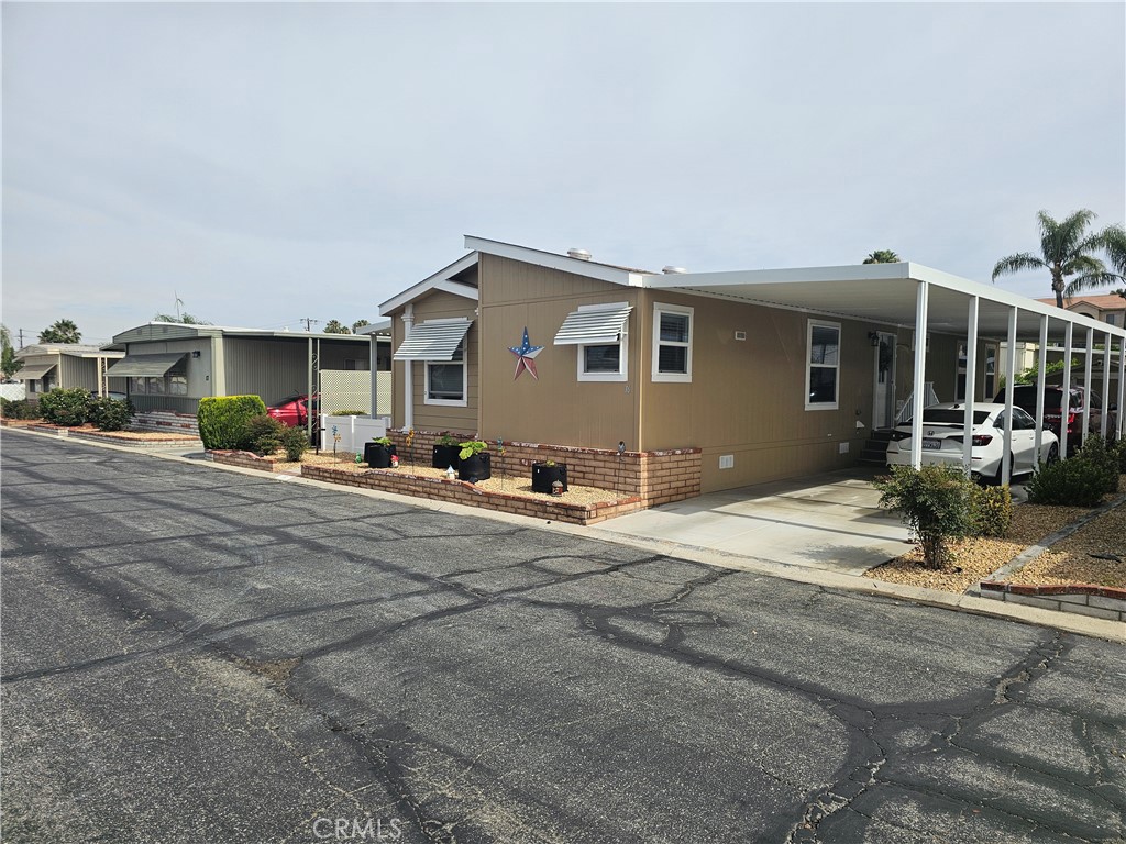 2205 W Acacia Avenue 16 Property Photo 2