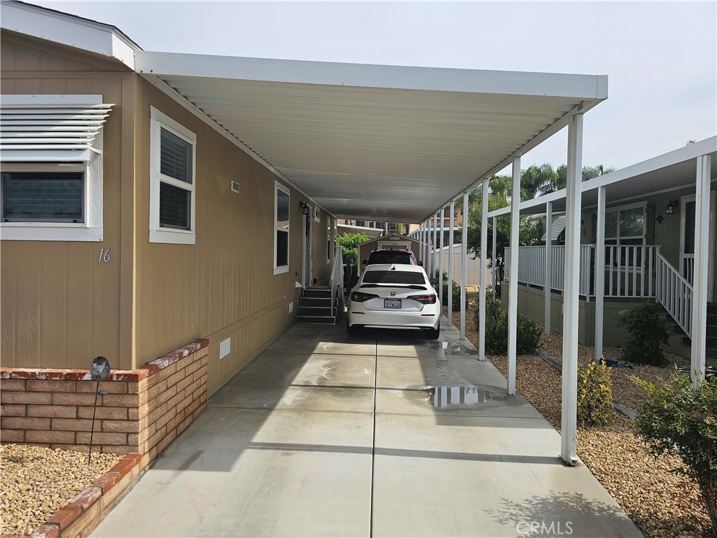 2205 W Acacia Avenue 16 Property Photo 3