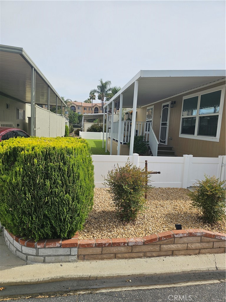 2205 W Acacia Avenue 16 Property Photo 5