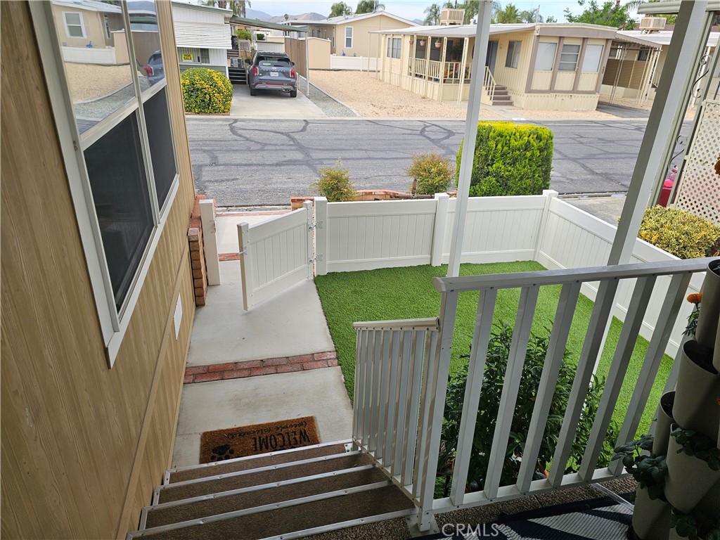 2205 W Acacia Avenue 16 Property Photo 6