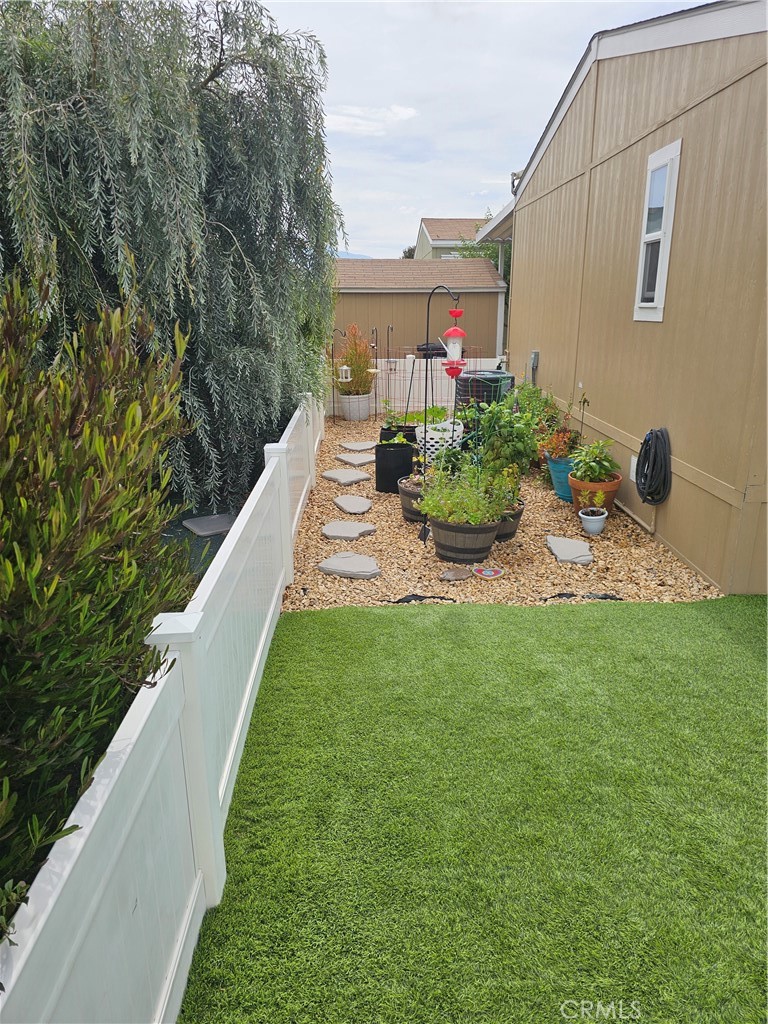 2205 W Acacia Avenue 16 Property Photo 12