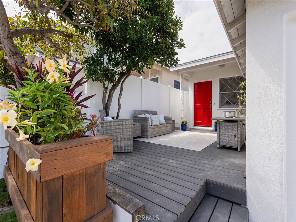 1631 Carver Street Property Photo 1