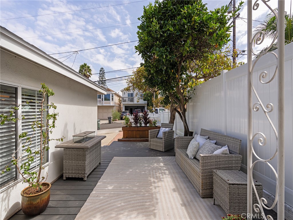 1631 Carver Street Property Photo 8