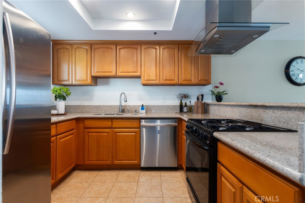 726 Elm Avenue 404 Property Photo 5