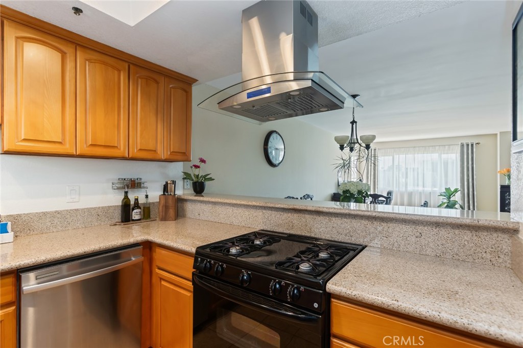 726 Elm Avenue 404 Property Photo 6