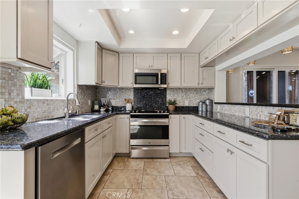 2704 Nelson Avenue C Property Photo 8