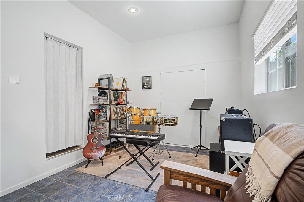 1725 Axenty Property Photo 34