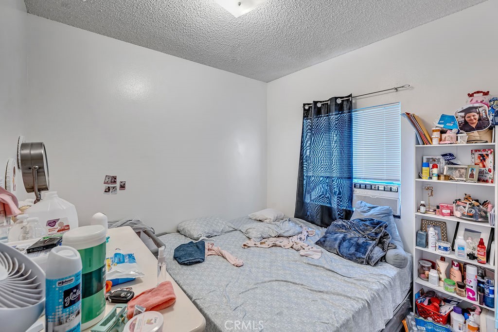 139 E 41st Pl Property Photo 16