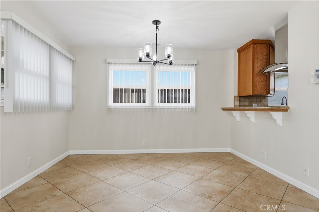 662 W 31st Property Photo 5