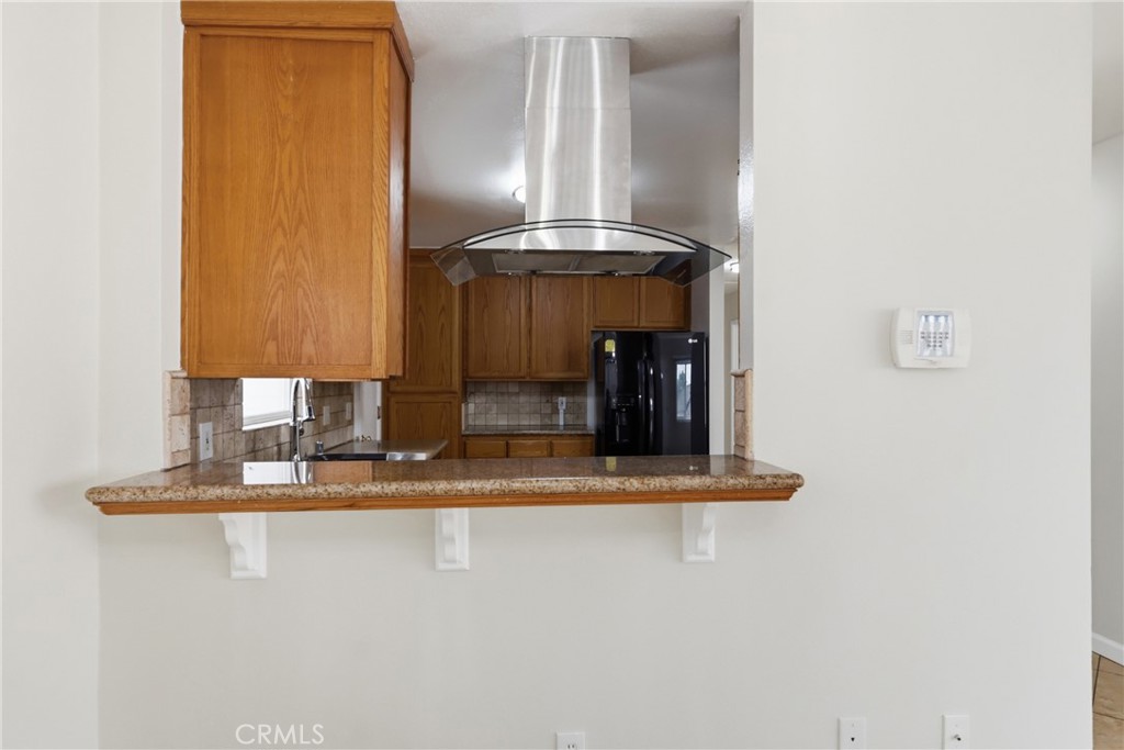 662 W 31st Property Photo 8
