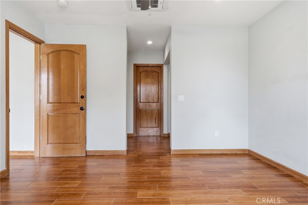 662 W 31st Property Photo 37