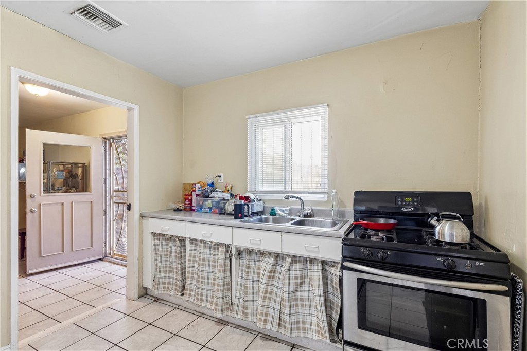 626 S Inglewood Avenue Property Photo 13