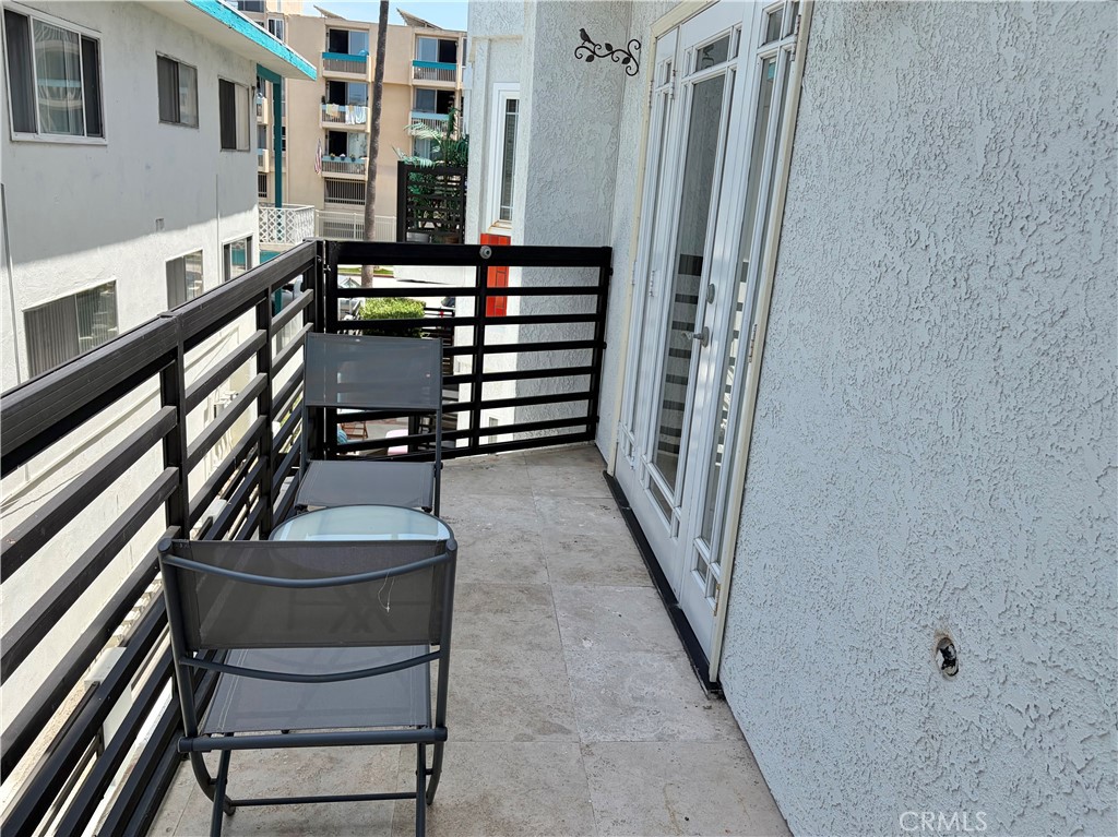 425 S Catalina Avenue 4 Property Photo 5