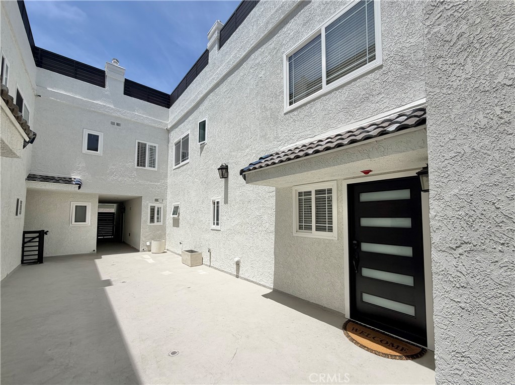 425 S Catalina Avenue 4 Property Photo 7