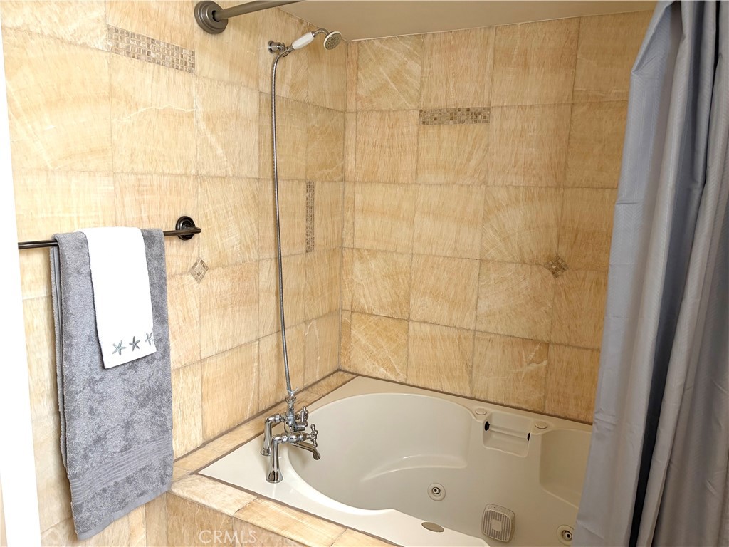 425 S Catalina Avenue 4 Property Photo 13
