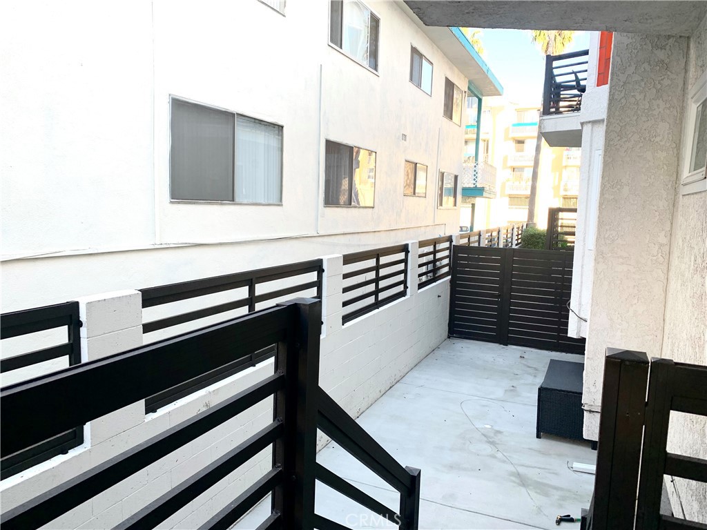 425 S Catalina Avenue 4 Property Photo 17