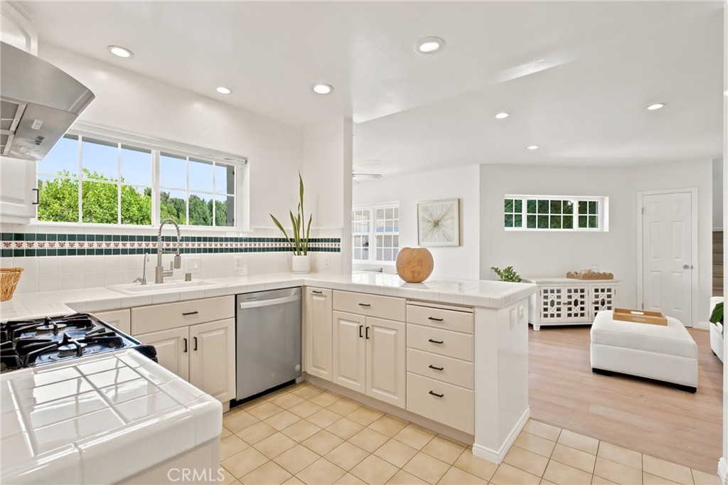 11822 Exposition Boulevard Property Photo 21