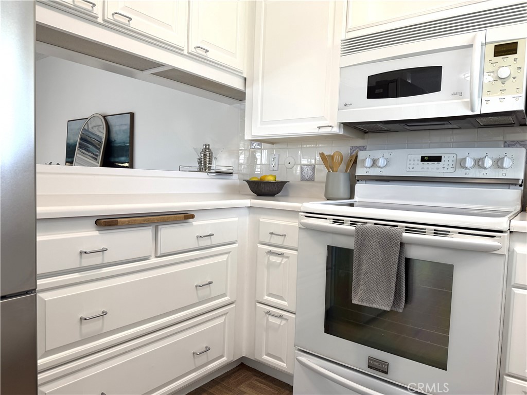 22853 Nadine B Property Photo 22