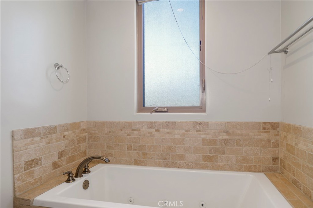 1644 S Bentley Avenue 401 Property Photo 25