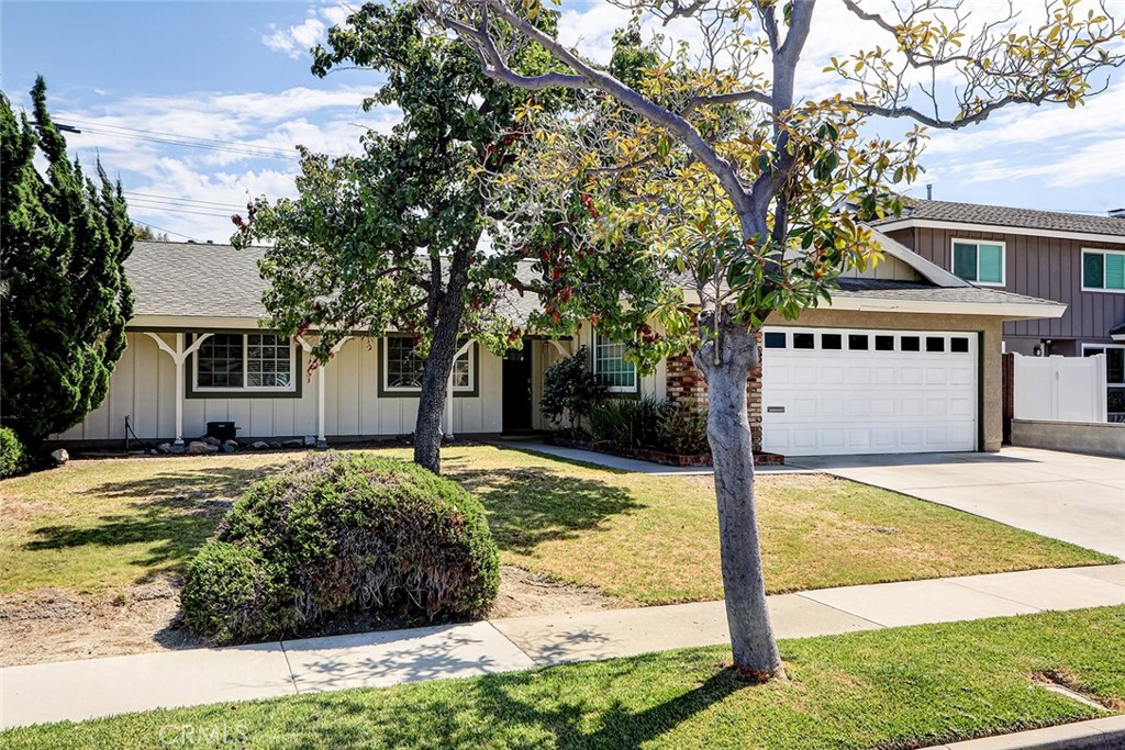 5872 Karen Property Photo 3