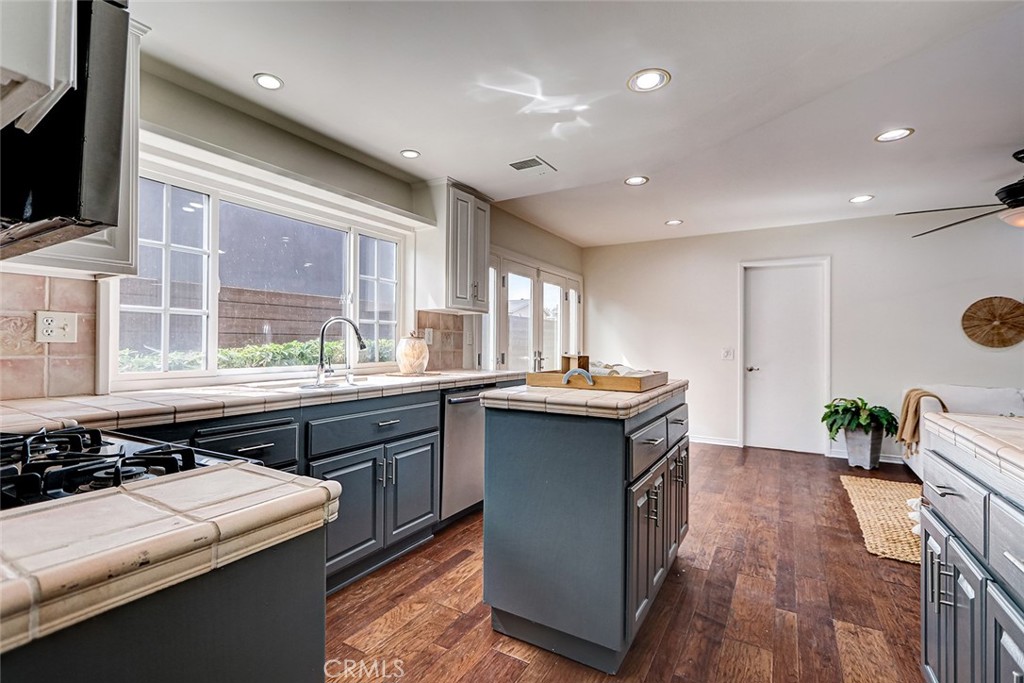 5872 Karen Property Photo 21
