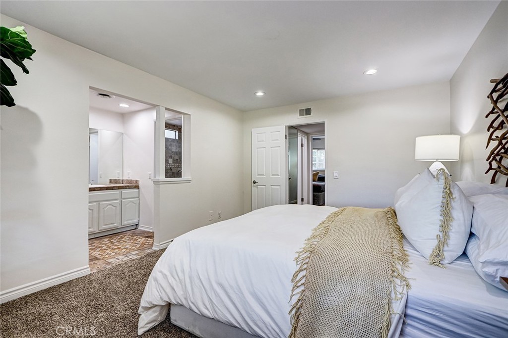 5872 Karen Property Photo 23