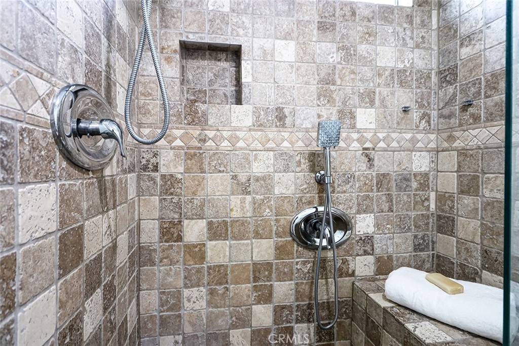 5872 Karen Property Photo 26
