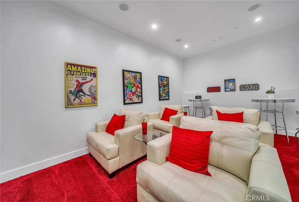 242 S Broadway Property Photo 15