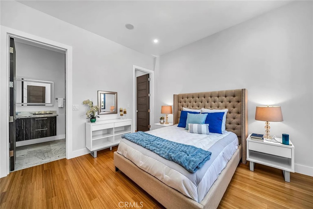 242 S Broadway Property Photo 17