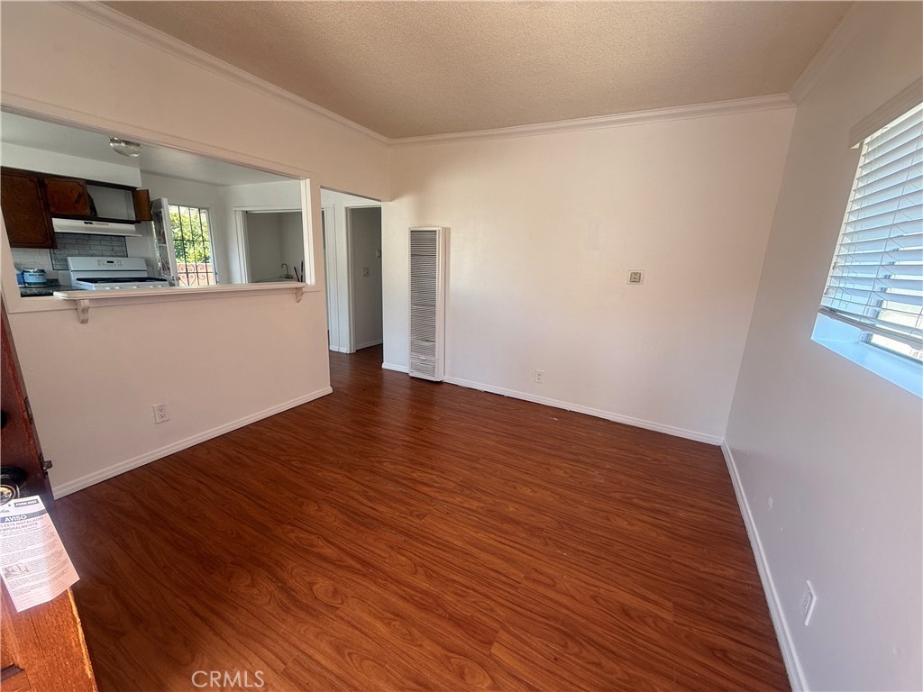 732 W 12th Property Photo 3