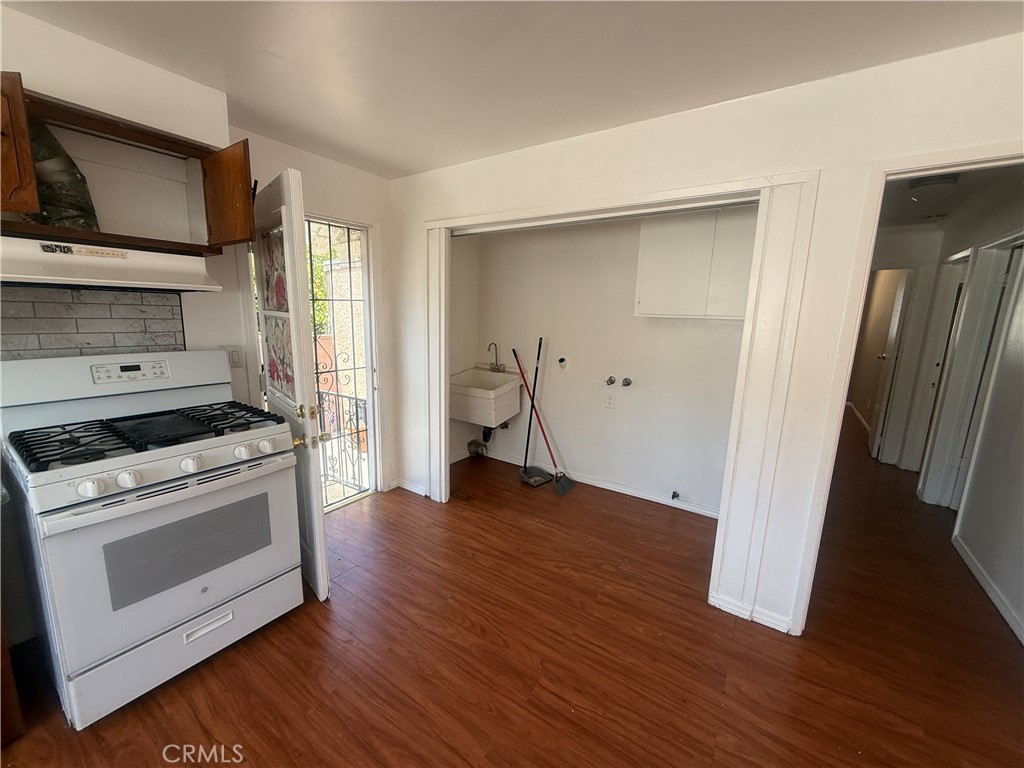 732 W 12th Property Photo 5