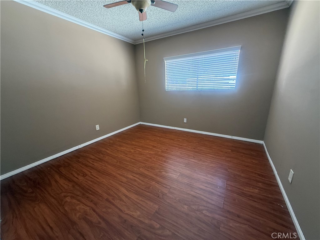 732 W 12th Property Photo 9