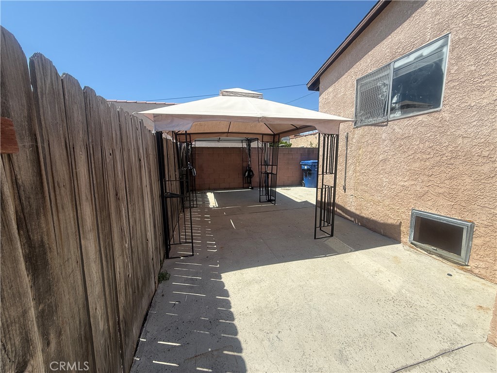 732 W 12th Property Photo 11