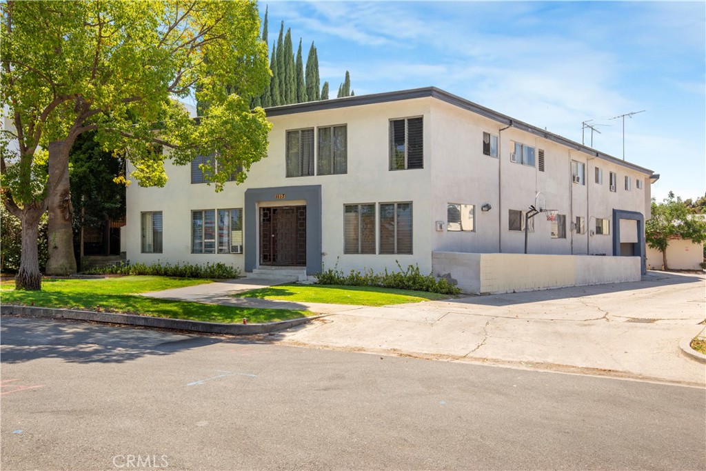 1117 S Spaulding Property Photo 3