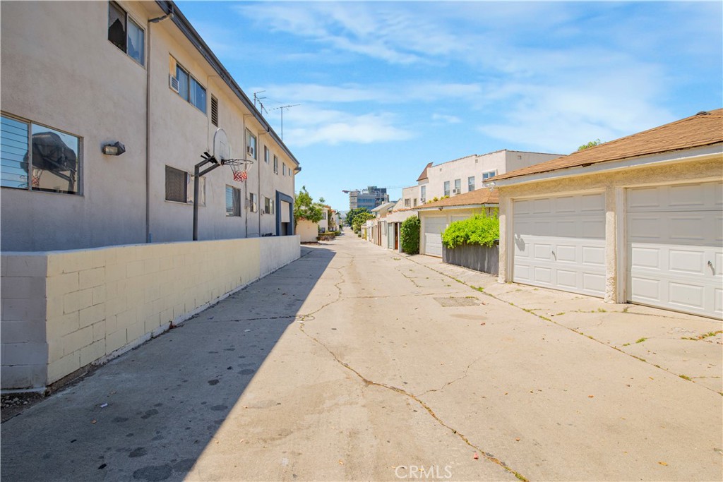 1117 S Spaulding Property Photo 6