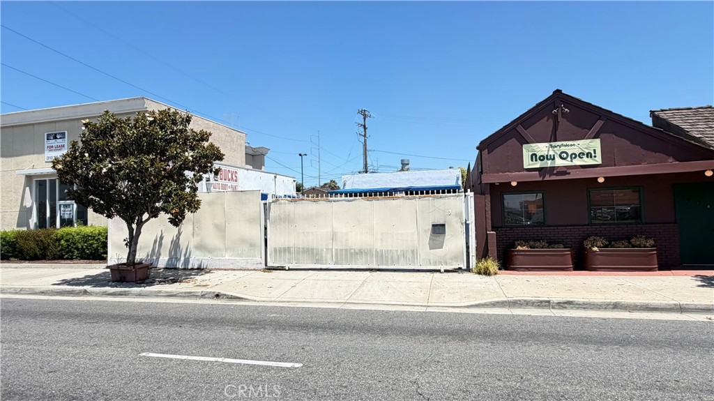 5027 W Rosecrans Property Photo 1