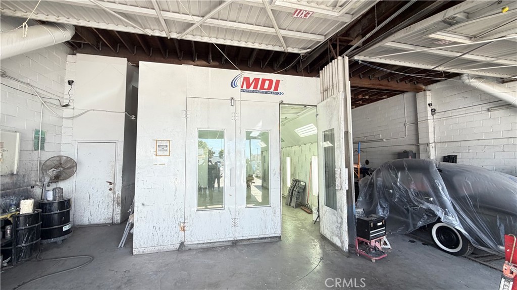 5027 W Rosecrans Property Photo 8