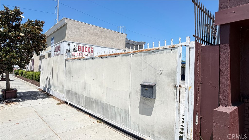5027 W Rosecrans Property Photo 15